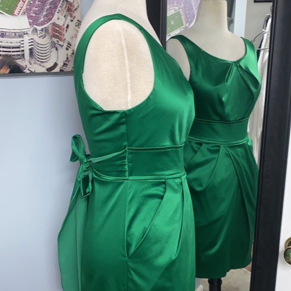 VINTAGE GREEN SILKY WRIGGLE DRESS FOR HOLIDAY PARTY SIZE 6 - Picture 4 of 11